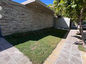 Venta de Casa con pileta en Jardines de Rey, Neuquén