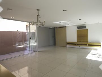 Venta de Casa con pileta en Jardines de Rey, Neuquén