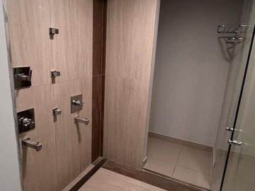 Venta de Casa con pileta en Jardines de Rey, Neuquén