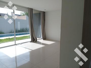 Venta de Casa con pileta en Jardines de Rey, Neuquén
