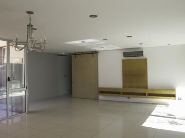 Venta de Casa con pileta en Jardines de Rey, Neuquén
