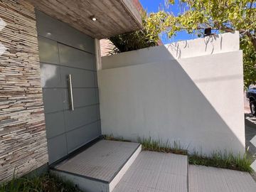 Venta de Casa con pileta en Jardines de Rey, Neuquén
