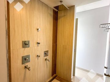 Venta de Casa con pileta en Jardines de Rey, Neuquén