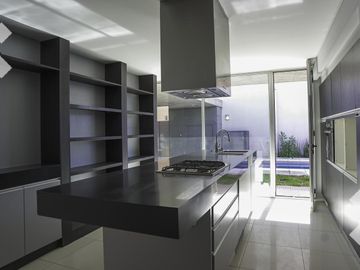 Venta de Casa con pileta en Jardines de Rey, Neuquén