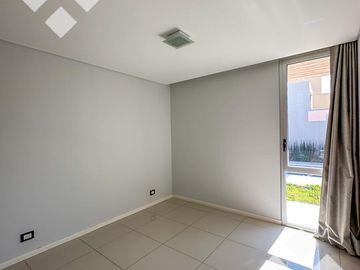 Venta de Casa con pileta en Jardines de Rey, Neuquén