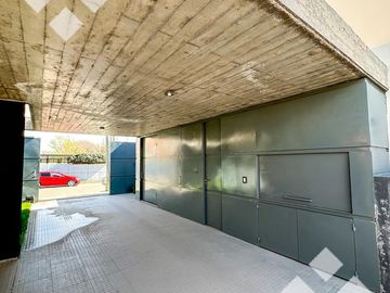 Venta de Casa con pileta en Jardines de Rey, Neuquén