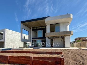 Casa en venta con 4 suites, amarra y salida al río en El Yacht, Nordelta