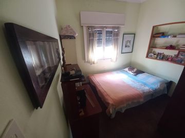 Casa de 4 dormitorios en Lomas de Zamora este