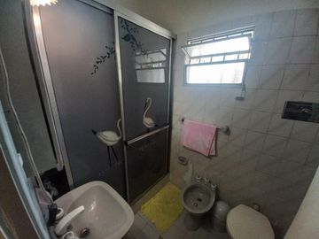 Casa de 4 dormitorios en Lomas de Zamora este