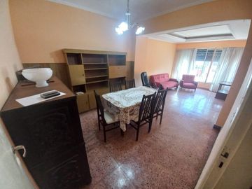 Casa de 4 dormitorios en Lomas de Zamora este