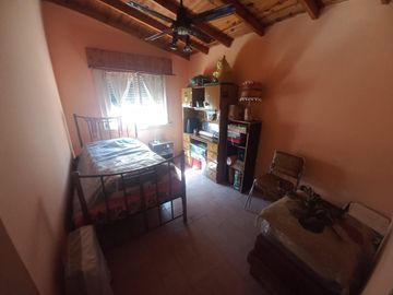 Casa de 4 dormitorios en Lomas de Zamora este