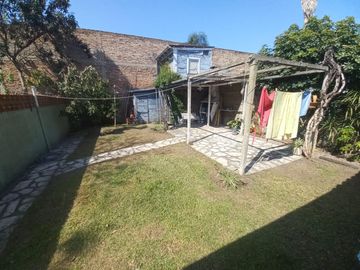 Casa de 4 dormitorios en Lomas de Zamora este