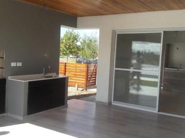 Hermosa Casa en Cantón B° Islas al Lago