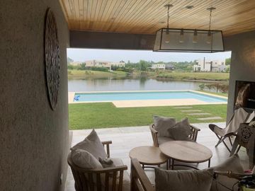 Hermosa Casa en Cantón B° Islas al Lago