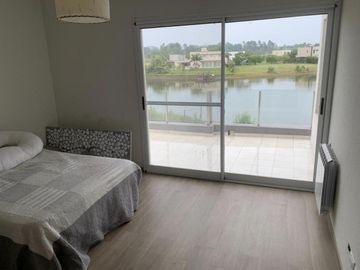Hermosa Casa en Cantón B° Islas al Lago
