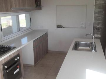 Hermosa Casa en Cantón B° Islas al Lago