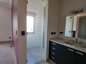 Venta de casa o Alquiler en Barrio Privado El Rebenque.