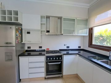 Venta de casa o Alquiler en Barrio Privado El Rebenque.
