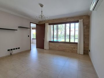 Venta de casa o Alquiler en Barrio Privado El Rebenque.