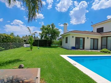 Venta de casa o Alquiler en Barrio Privado El Rebenque.