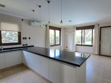 Venta de casa o Alquiler en Barrio Privado El Rebenque.
