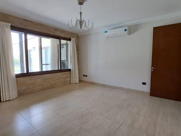 Venta de casa o Alquiler en Barrio Privado El Rebenque.