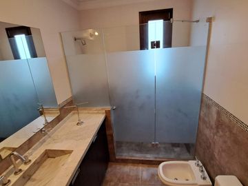 Venta de casa o Alquiler en Barrio Privado El Rebenque.