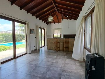 Venta de casa o Alquiler en Barrio Privado El Rebenque.