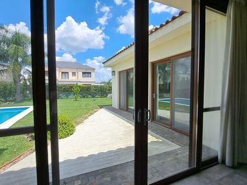 Venta de casa o Alquiler en Barrio Privado El Rebenque.