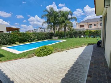 Venta de casa o Alquiler en Barrio Privado El Rebenque.