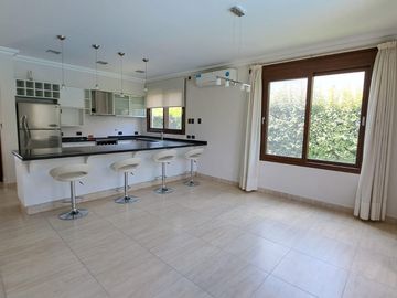 Venta de casa o Alquiler en Barrio Privado El Rebenque.