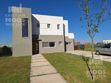 Casa en venta - El Cantón.