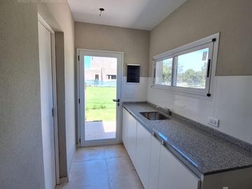 Casa en venta - El Cantón.