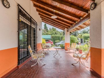 Casa en Luis Guillon - Quinta doble terreno - 3 dormitorios - pileta