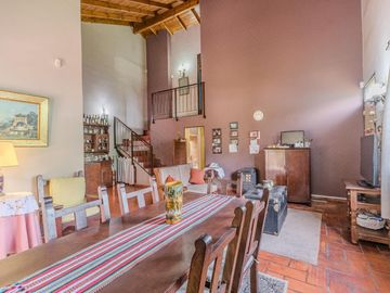 Casa en Luis Guillon - Quinta doble terreno - 3 dormitorios - pileta