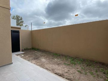 Venta - Casa en Barrio Las Rosas, Cañuelas