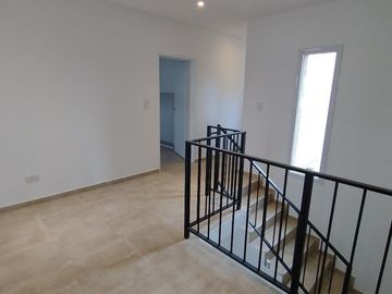 Venta - Casa en Barrio Las Rosas, Cañuelas
