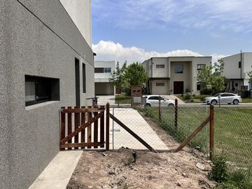 Casa-Estrenar-venta-4 amb-dependencia -Araucarias-Losa radiante-Puertos del Lago-Maschwitz-Escobar
