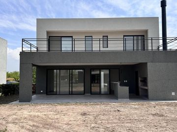 Casa-Estrenar-venta-4 amb-dependencia -Araucarias-Losa radiante-Puertos del Lago-Maschwitz-Escobar
