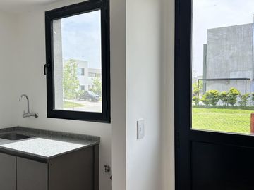 Casa-Estrenar-venta-4 amb-dependencia -Araucarias-Losa radiante-Puertos del Lago-Maschwitz-Escobar