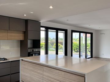 Casa-Estrenar-venta-4 amb-dependencia -Araucarias-Losa radiante-Puertos del Lago-Maschwitz-Escobar