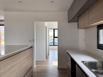 Casa-Estrenar-venta-4 amb-dependencia -Araucarias-Losa radiante-Puertos del Lago-Maschwitz-Escobar