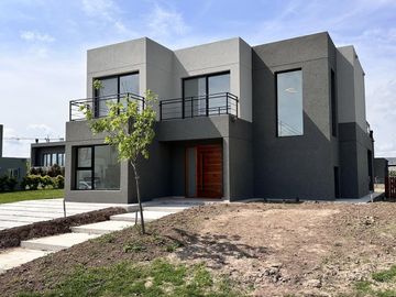 Casa-Estrenar-venta-4 amb-dependencia -Araucarias-Losa radiante-Puertos del Lago-Maschwitz-Escobar