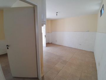 PH en venta - 9 Dormitorios 6 Baños - Cochera - 700Mts2 - Garin, Escobar