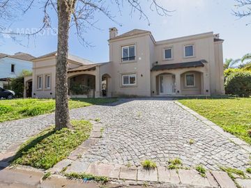 CASA EN VENTA EN BARRIO SEPTIEMBRE - MAROTO PROPIEDADES