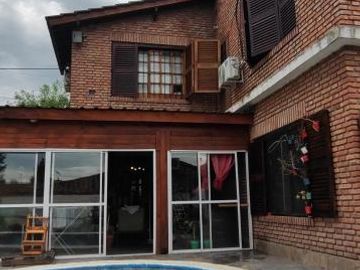 Casa en venta - 4 Dormitorios 4 Baños - Cochera - 540Mts2 - Villa Morra I, Pilar