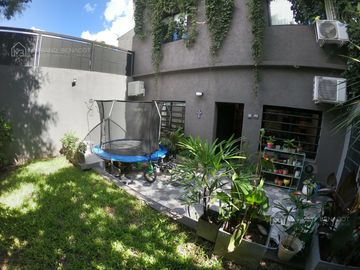 P.H de 4 ambientes con patio y parrilla