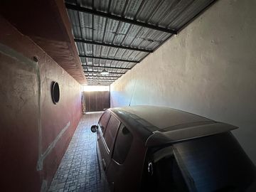 LOTE CON 2 VIVIENDAS Y FONDO LIBRE EN EZEIZA