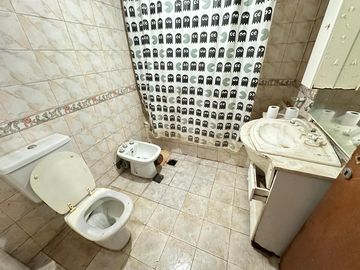 LOTE CON 2 VIVIENDAS Y FONDO LIBRE EN EZEIZA