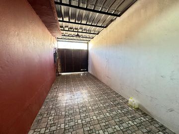 LOTE CON 2 VIVIENDAS Y FONDO LIBRE EN EZEIZA
